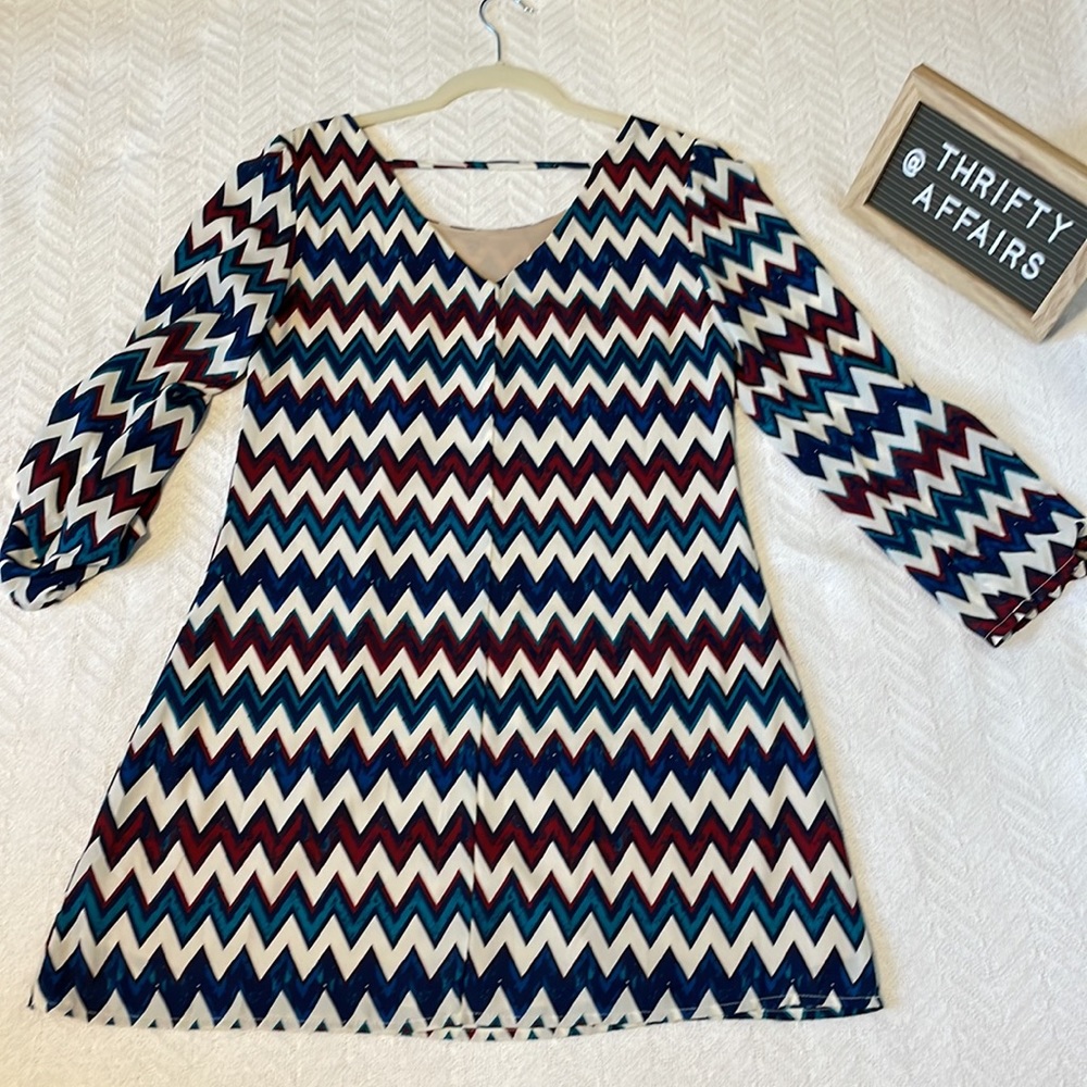 Speechless Shift Dress Burgundy Navy Chevron Print - Picture 2 of 14